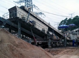 時產(chǎn)100噸建筑垃圾移動破碎機投產(chǎn)效果